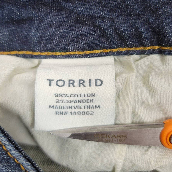 Torrid Whiskering Lightly Distressed, Rolled Hem Women's Denim Jean Shorts 16 - Picture 4 of 4